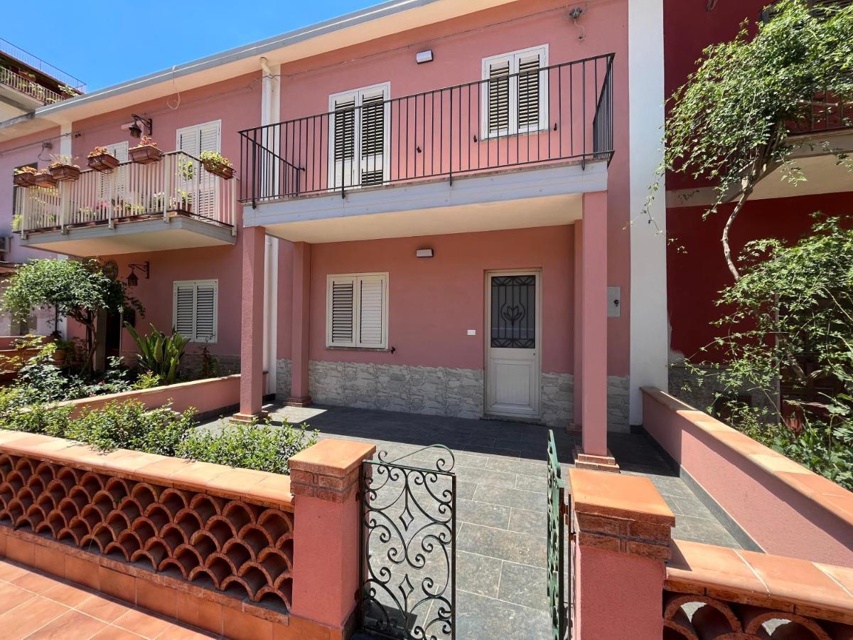 La Ginestra Hotell Giardini Naxos Exteriör bild